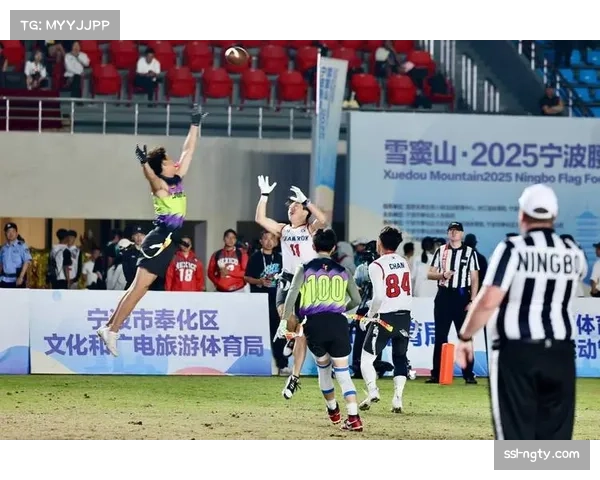 中国女子腰旗橄榄球队战胜日本队后致谢观众 感谢支持与鼓励