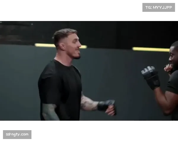 UFC321重量级冠军战因插眼犯规判无效 阿斯皮纳尔成功保住金腰带