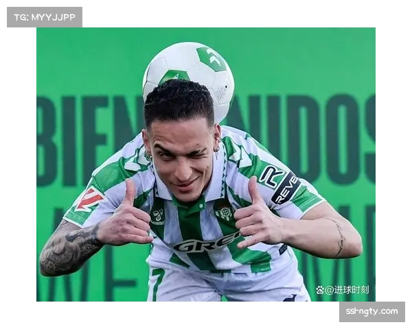 镜头捕捉：看到旧主进球，租借在外的曼联边锋安东尼表情复杂